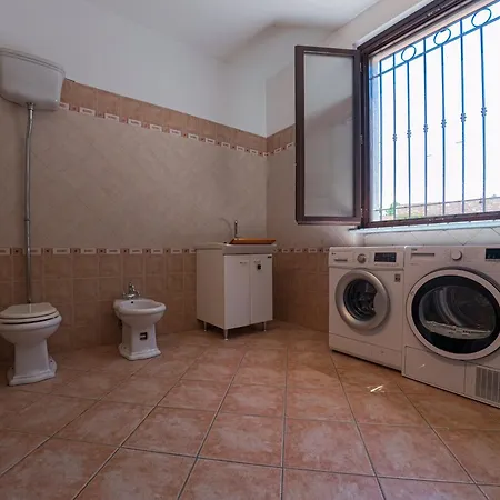 Con Terrazzo E Cortile Privato 200m2 Pet Friendly فيلة *