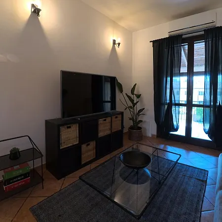 Con Terrazzo E Cortile Privato 200m2 Pet Friendly فيلة *